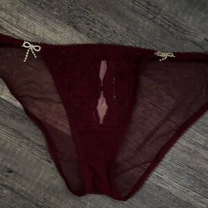Victoria secret nwt Elegant Burgundy Lace Panty med